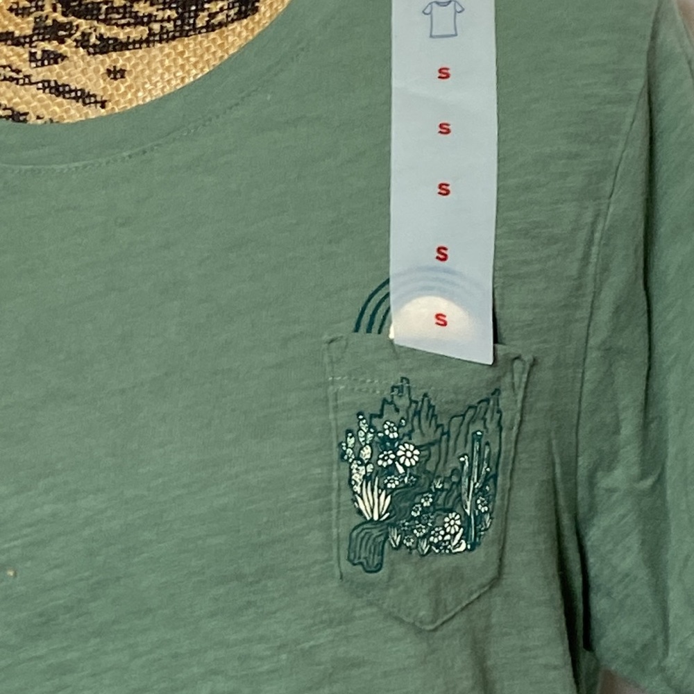 NWT Green Casual Graphic T-Shirt S - Picture 5 of 8